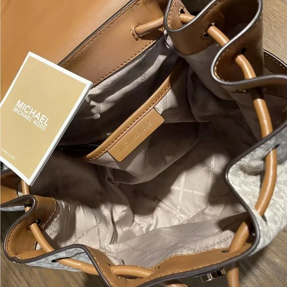 - michael kors backpack - Picture 4 of 8